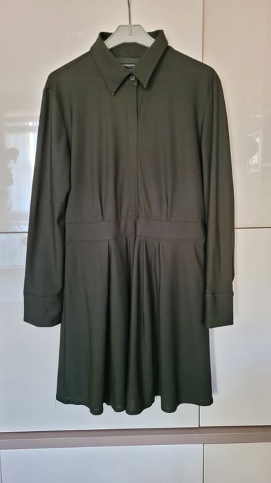 Reserved (38/M) rozkloszowana sukienka mini z kołnierzykiem