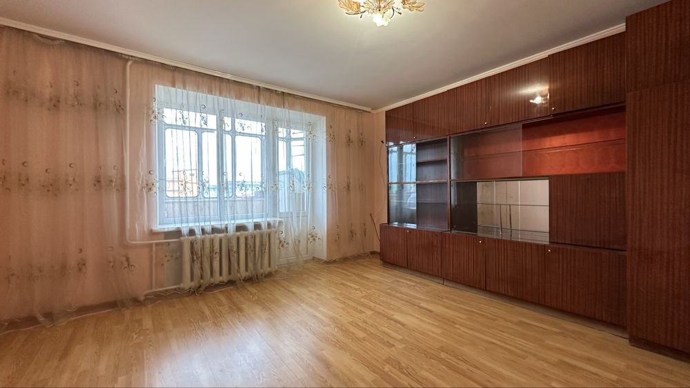 Продаж 3к поруч з центром міста . Міська лікарня