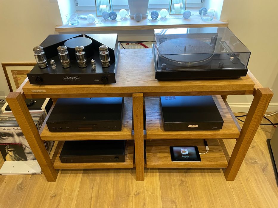 Stolik hifi audio pod sprzęt grający lub gramofon