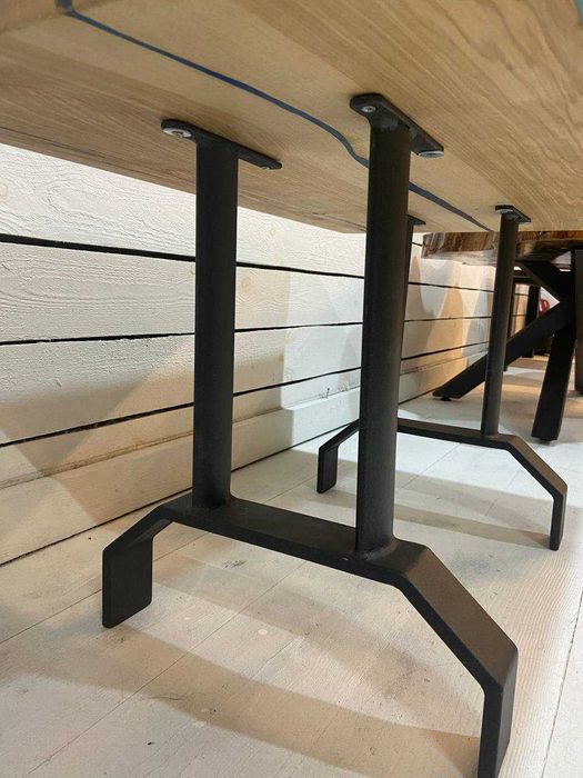 Журнальний стіл з епоксидною смолою