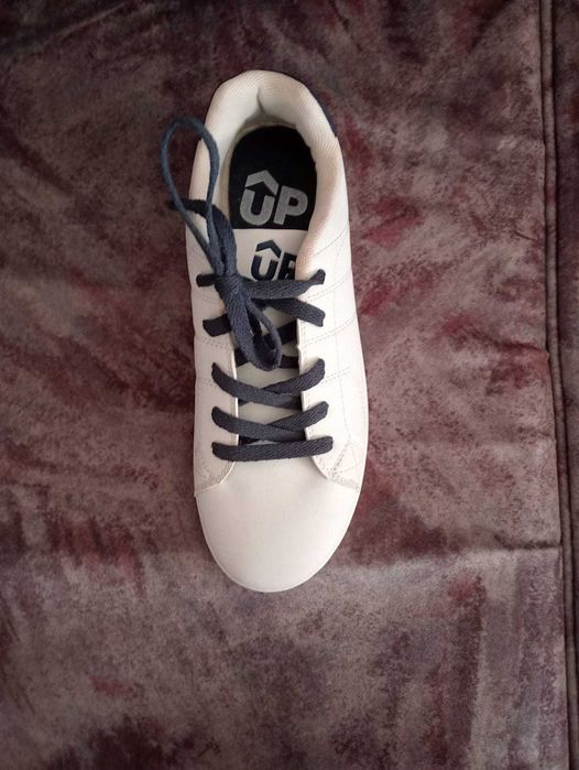 Tênis de marca Ûp