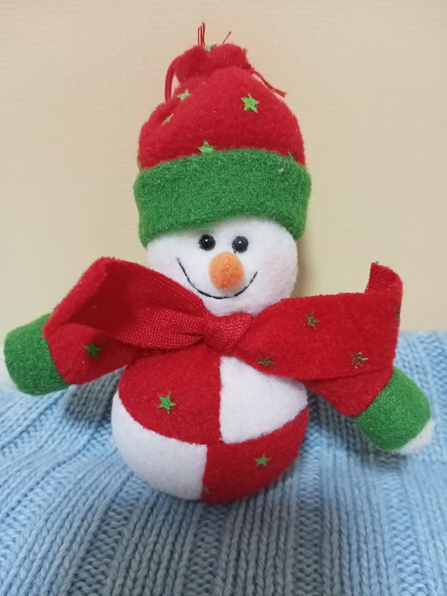 Подарунок на Новий рік та Різдво Христове сніговик ялинка дід мороз