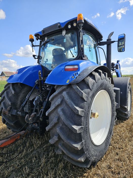 New Holland T7 230 Ładowacz czołowy Stoll
2020r 
Ładowacz czołowy Stol