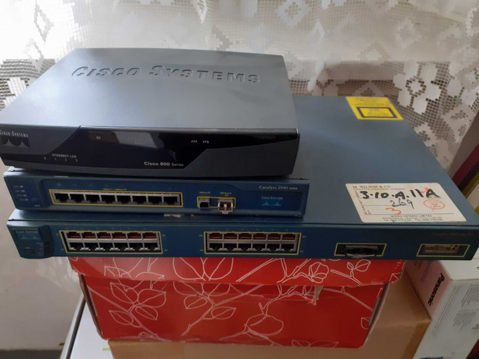Mini lab CISCO - Catalyst x2, CISCO 800