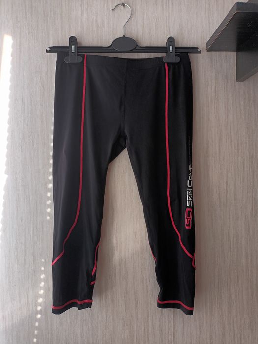 Czarne spodnie spodenki legginsy sportowe z czerwonymi elementami M