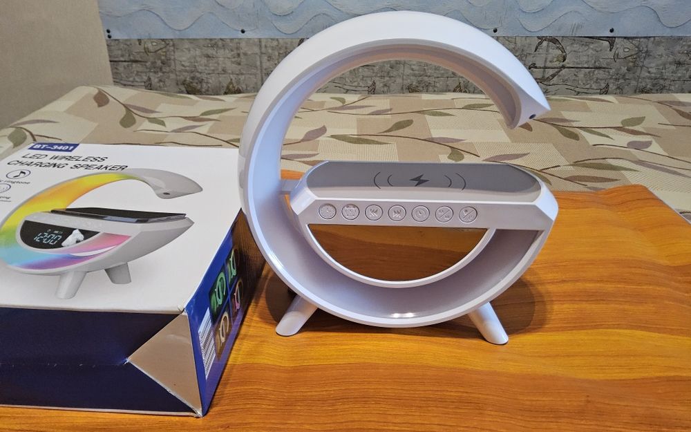 Світильник, годинник, колонка