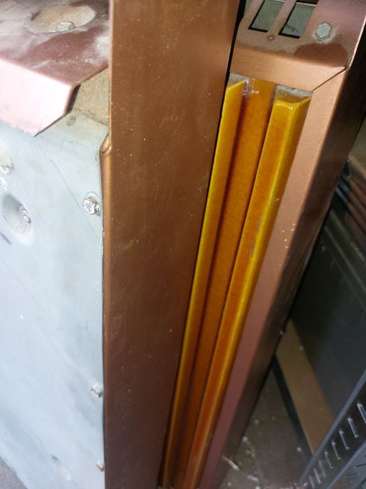 Grzejnik elektryczny z panelem ceramicznym