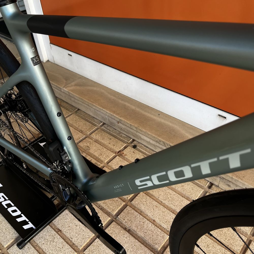 Bicicketa de estrada Scott Addict 40