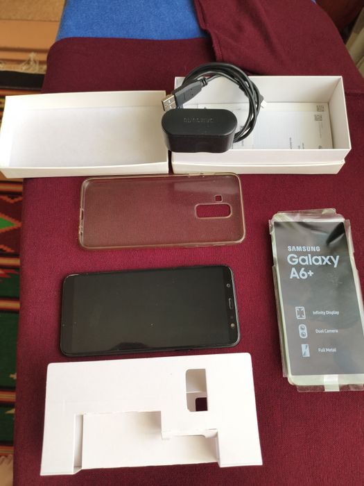 Смартфон Samsung Galaxy A6+ в прекрасном состоянии.