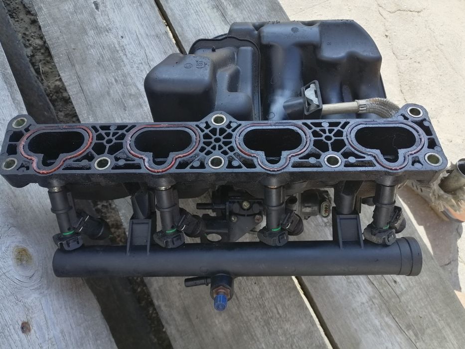 Колектор впускний Citroen Xsara Picasso 1.8 16v