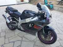 Yamaha yzf 750r.
