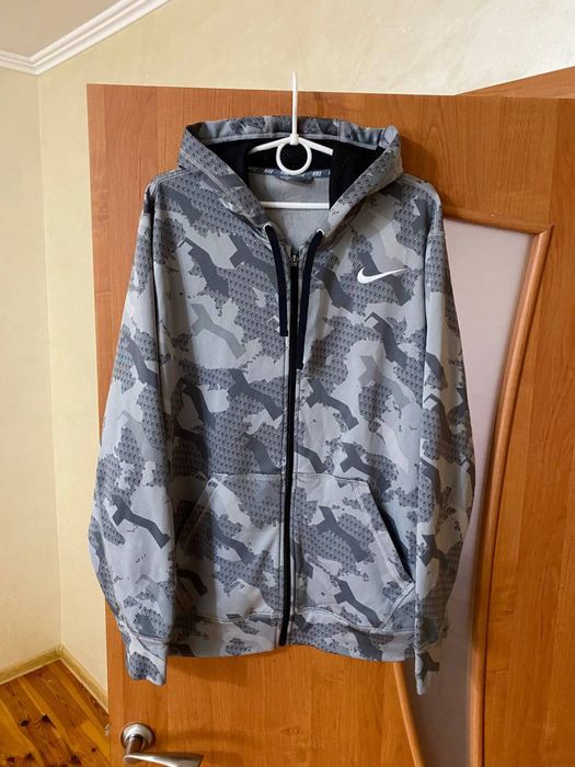 Чоловіче худі Nike Therma-FIT з камуфляжним принтом