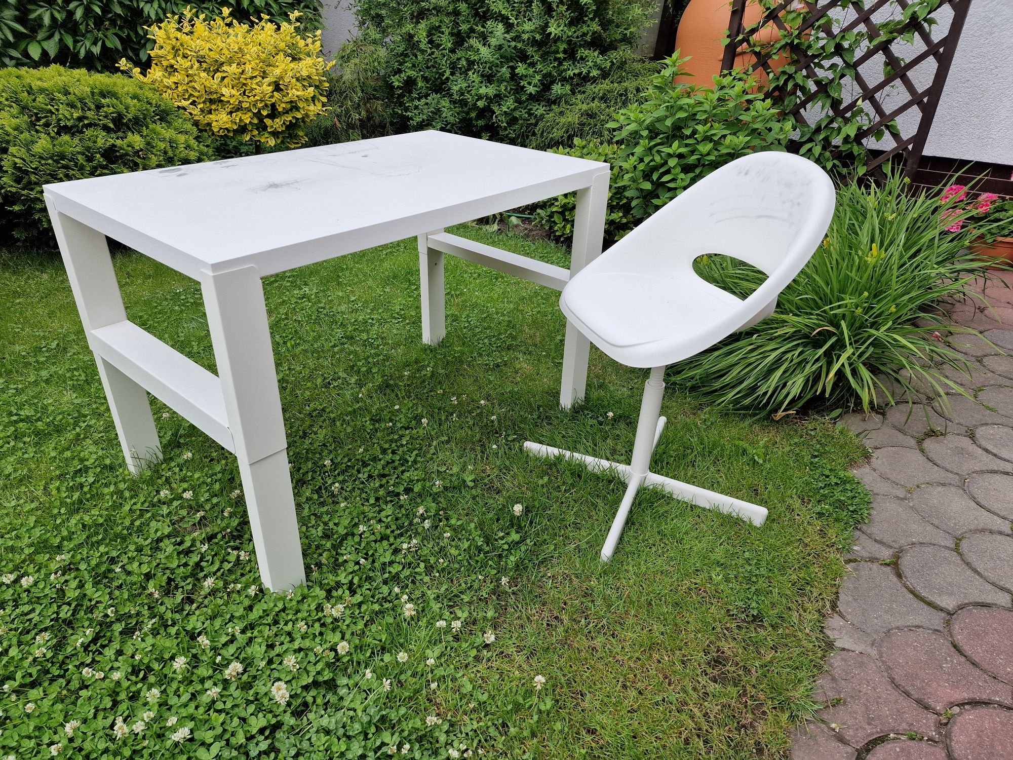 Biurko dziecięce regulowane Ikea