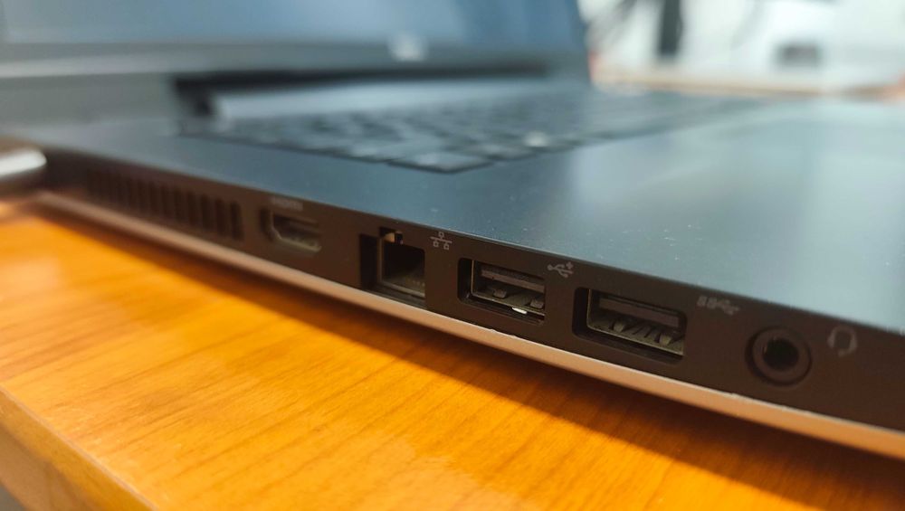 OKAZJA!!! Laptop Dell 5749 • 17,3”•  SUPER Stan !!!