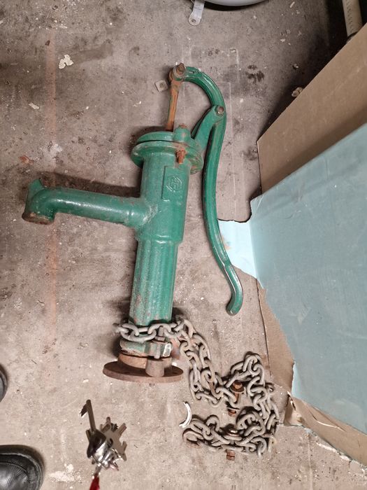 Żeliwna pompa do wody