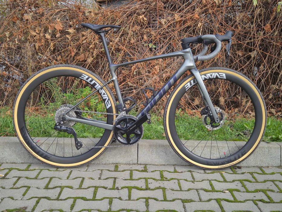 Giant Defy Advanced 1 2024 | 105 Di2 z pomiarem mocy | Rozmiar S