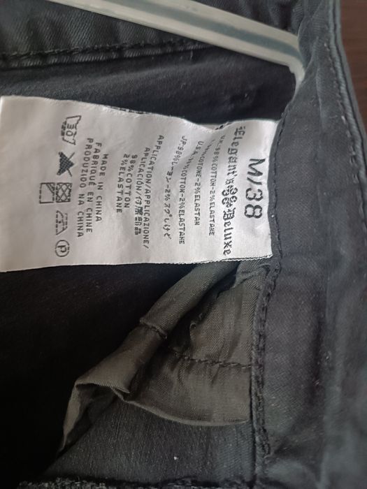 Czarne dżinsy rozm. M z ozdobnymi kuleczkami