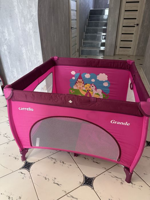 Манеж для дівчинки