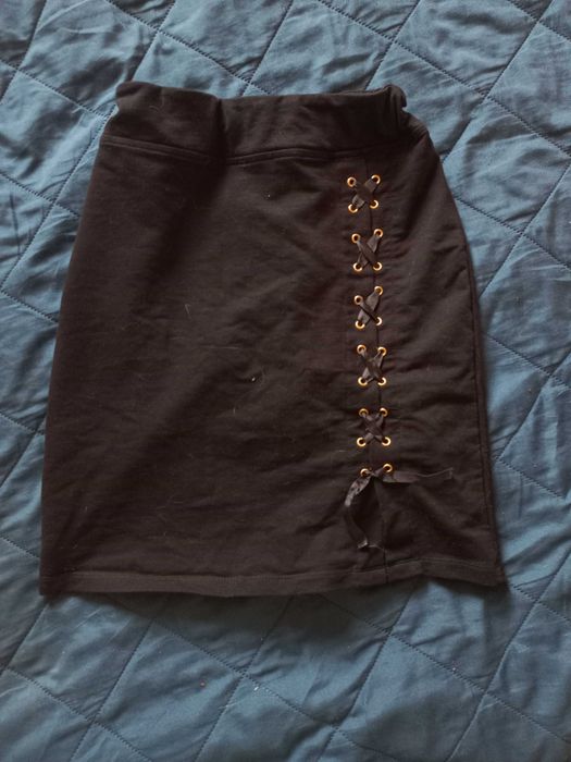 Czarna spódniczka ze zlotem