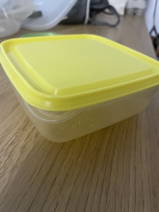 Plastikowy lunchbox maly