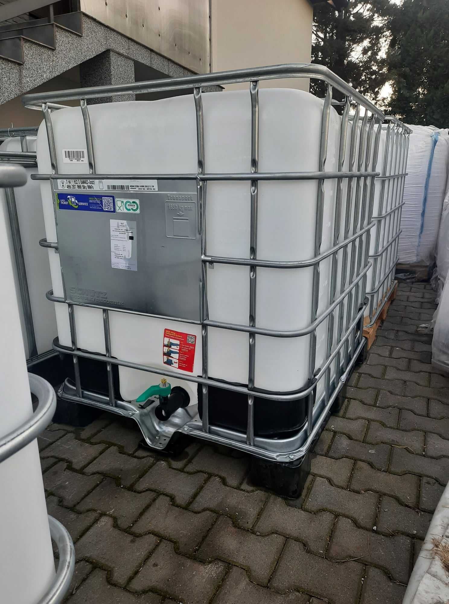 Zbiorniki 1000L 800L 600L IBC Transport Czarne Białe
