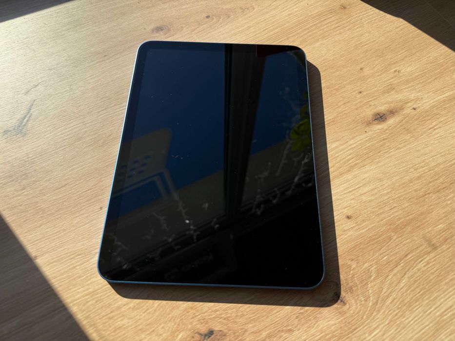 Tablet Apple iPad 11. gen – 256GB Wi-Fi / bateria 100%  + GW 12 msc