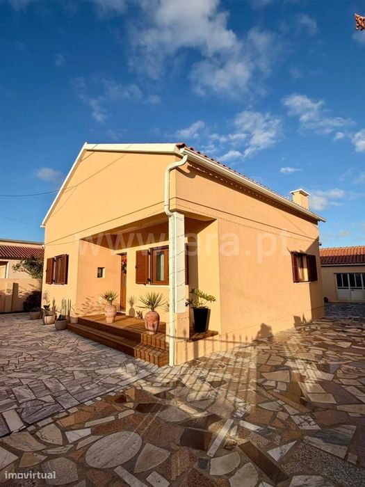 Moradia isolada T1+1, S. Pedro da Cadeira