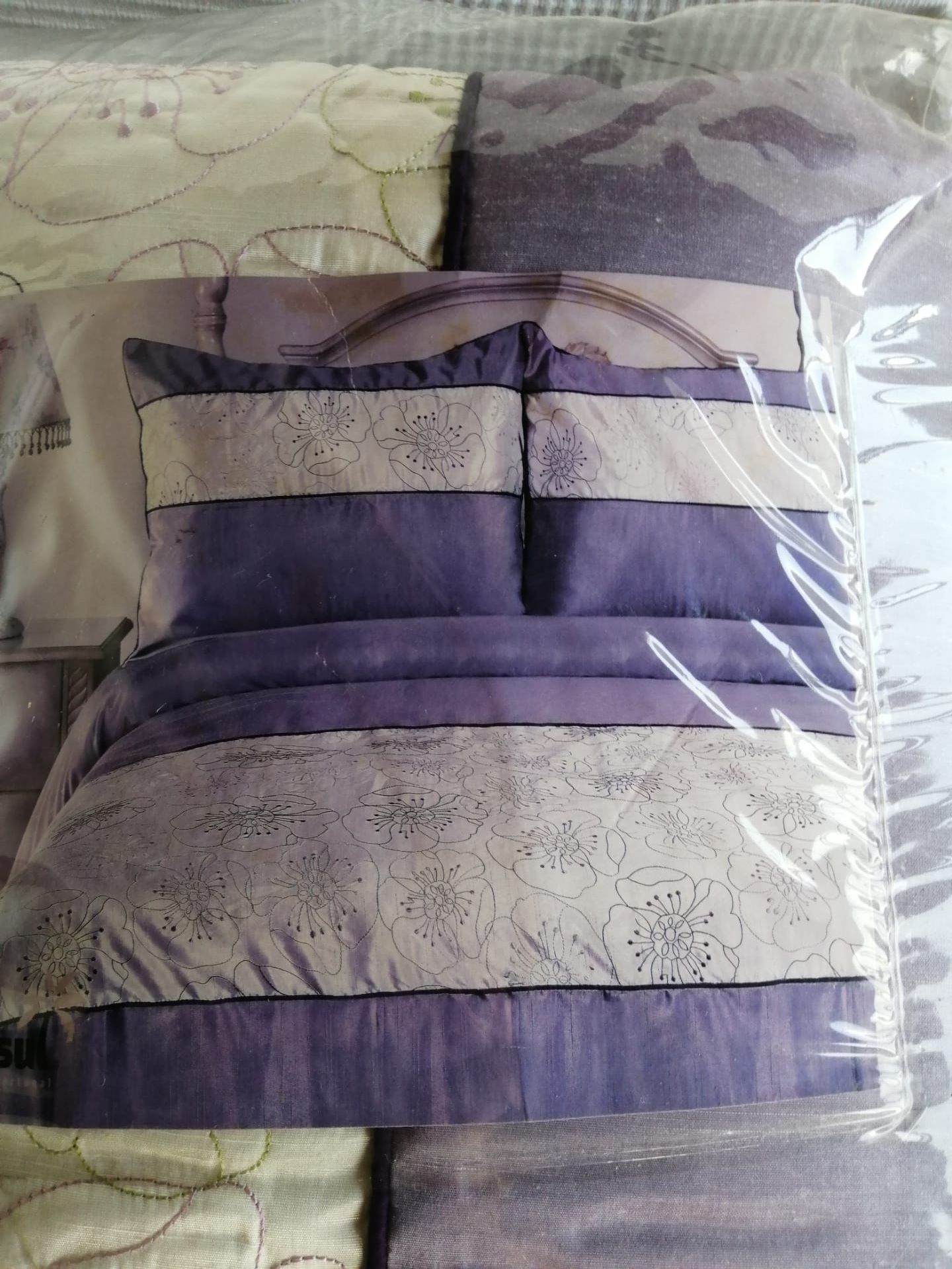 Colcha cama de casal roxo lilás e creme 250x260cm Nova