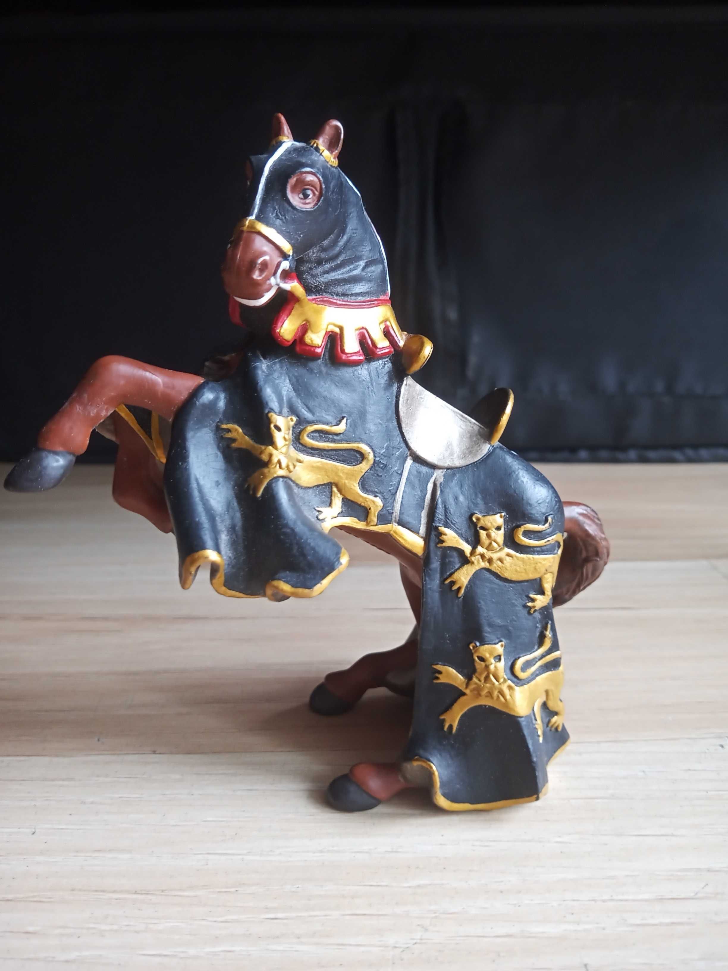 Koń bojowy rycerski turniejowy figurka średniowiecze Papo 2005