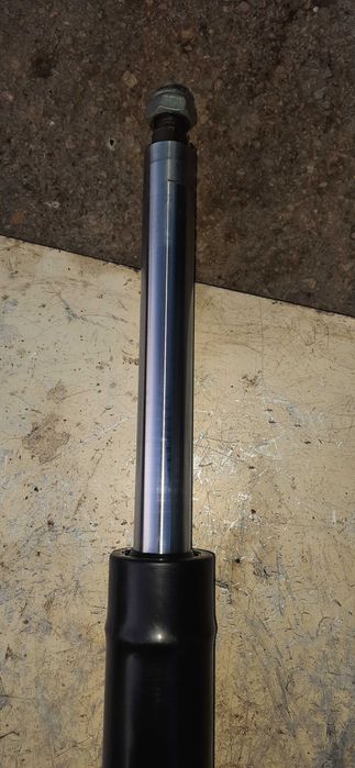 Продам амортизатори на Москвич 2141