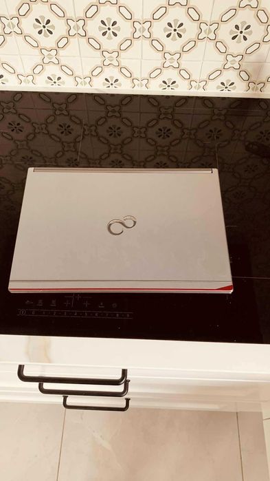 sprzedam Laptopa fujitsu lifebook e 746