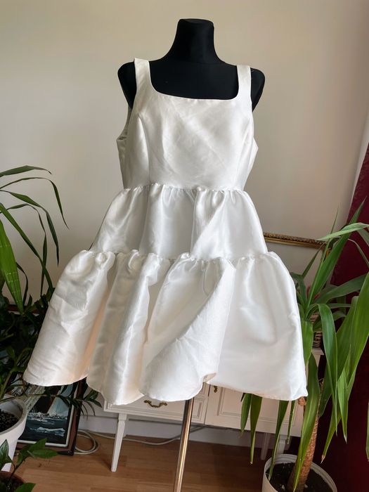 Biała satynowa sukienka mini trapezowa falbanki xxl 44 asos
