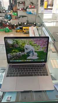 Ноутбук 13.3" MacBook Pro A1989 2018