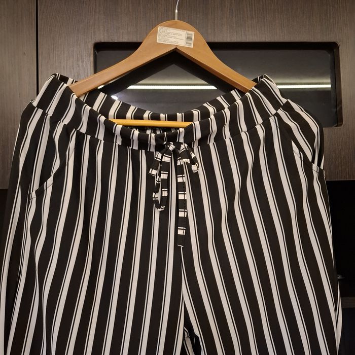 Продам летние штаны,и костюм новые