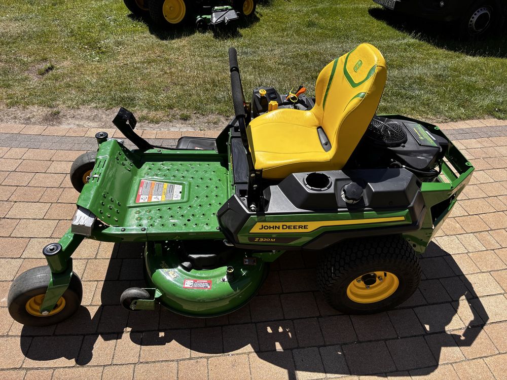 Nowy John Deere z320m Kawasaki 21.5 KM zero turn traktorek kosiarka