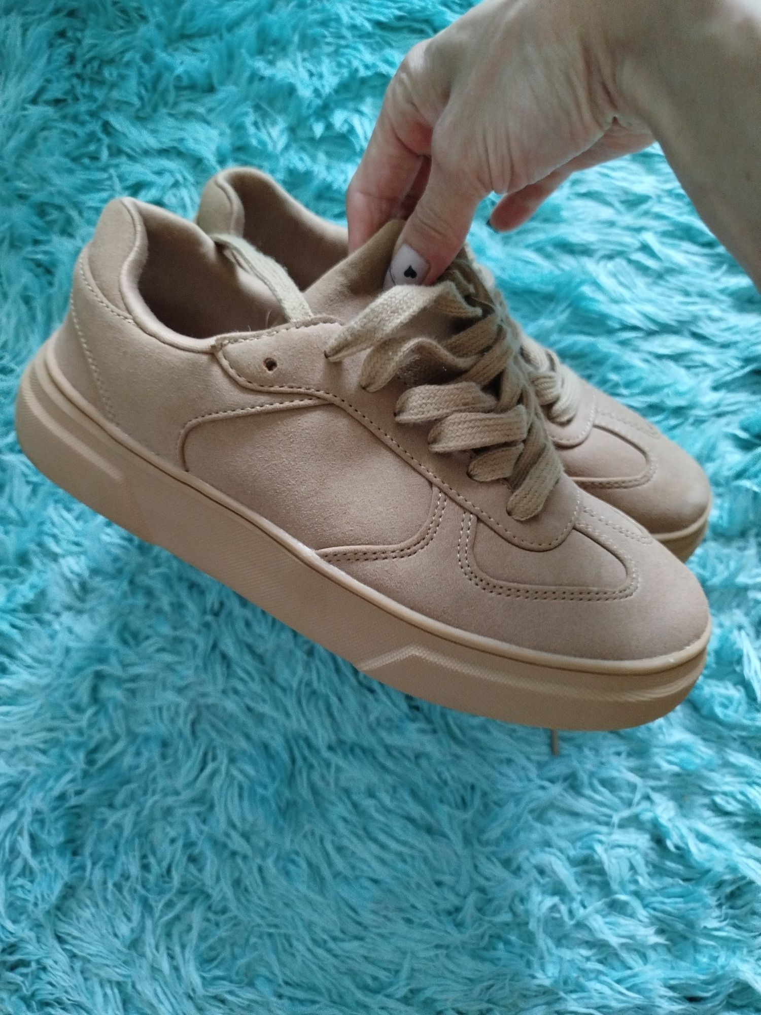 Buty sportowe damskie