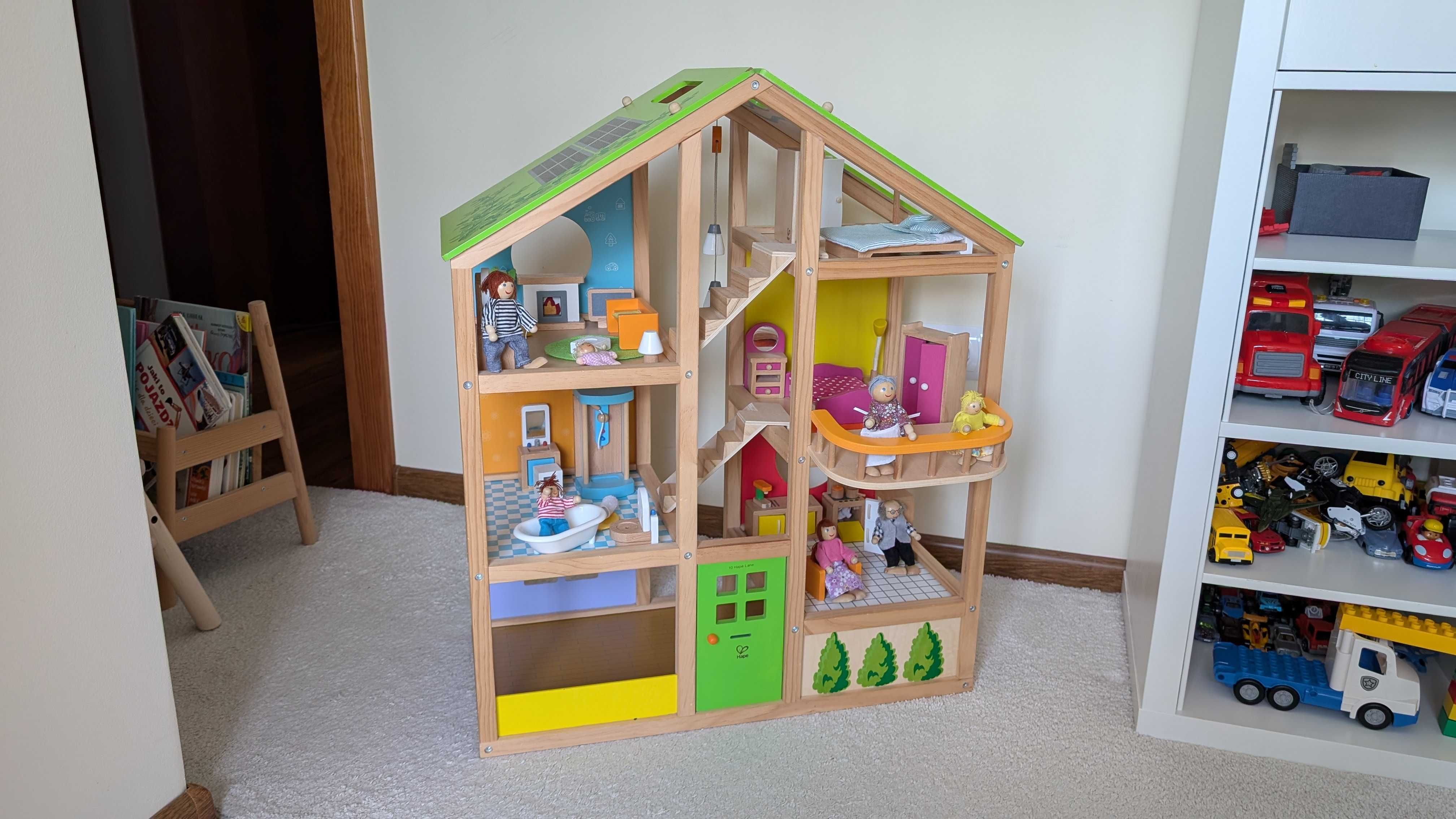 Drewniany domek dla lalek HAPE Cztery pory roku