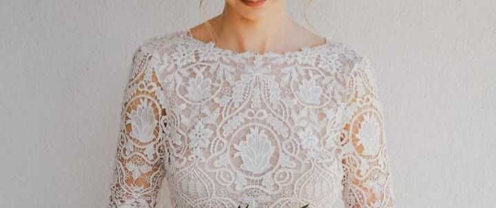 Biała piękna suknia ślubna