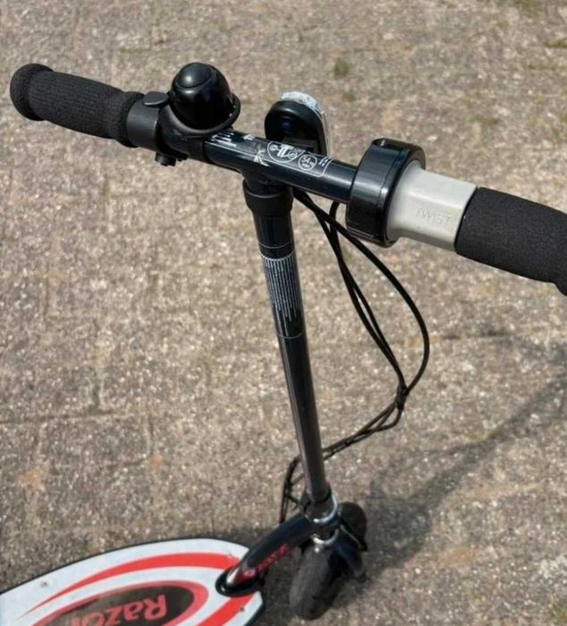 Hulajnoga elektryczną dziecięcą Razor Power Core E100