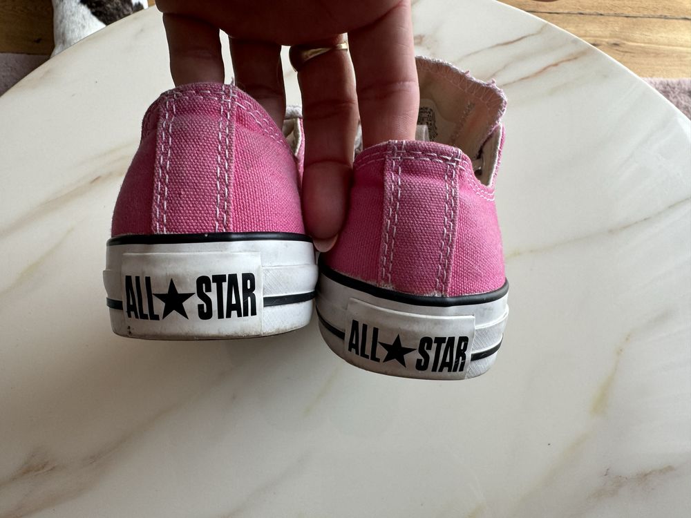 Trampki jak nowe firmy Converse 36