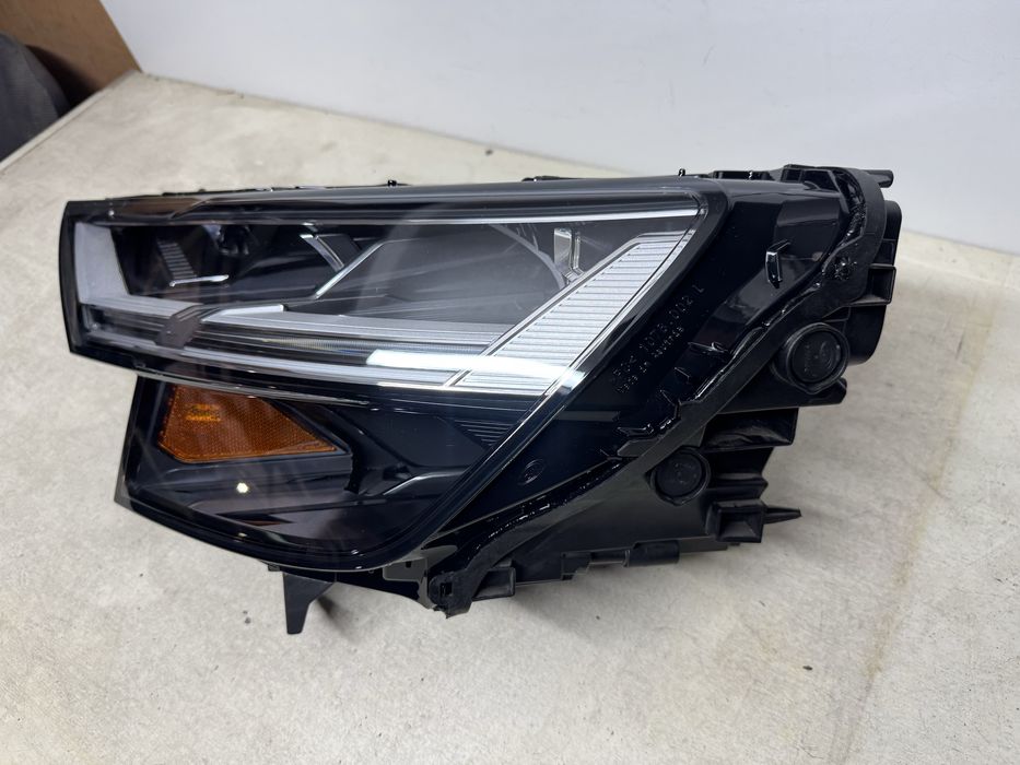 Фара левая Audi Q8. Оригинал