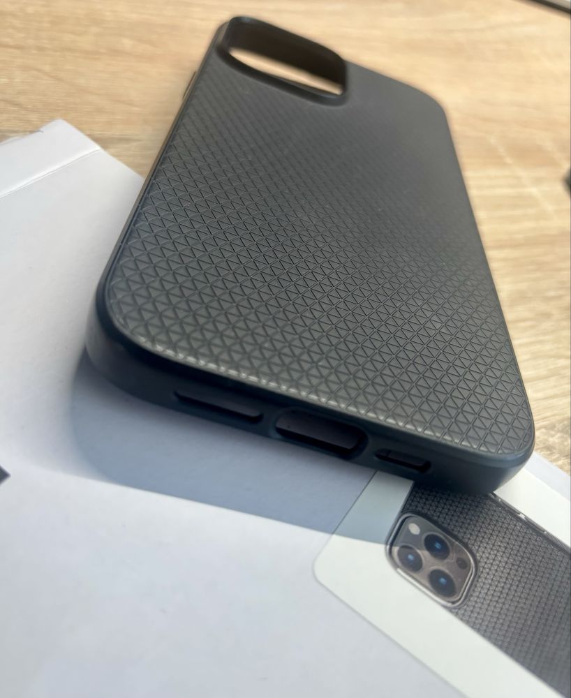 Чохол Spigen для Iphone 13 і 13pro max