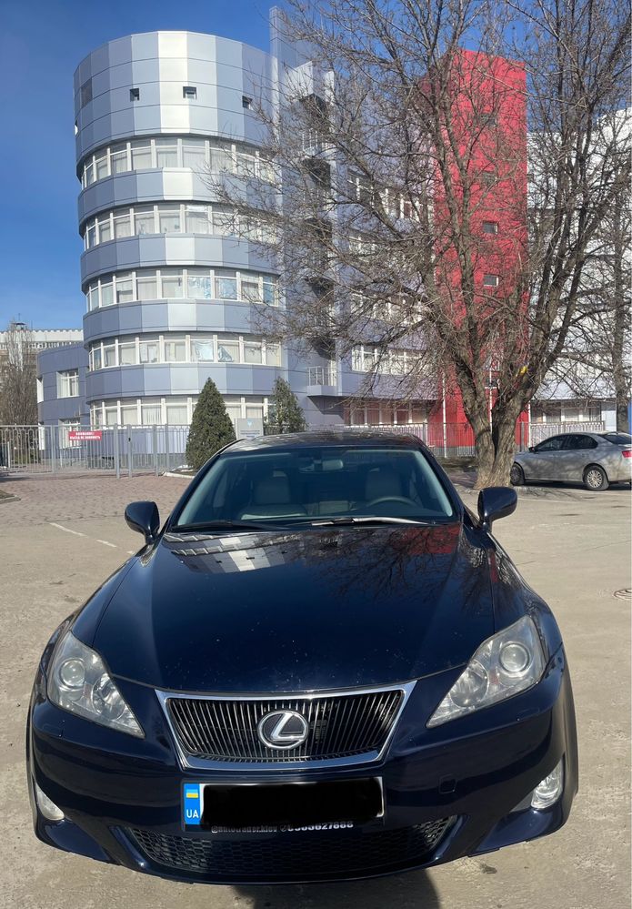 Lexus IS 250 полный привод самая полная комплектация