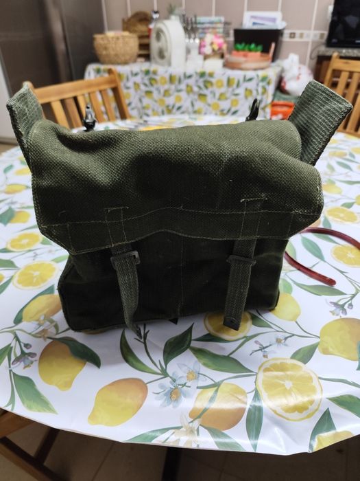 Vende se bernais ou malas militares