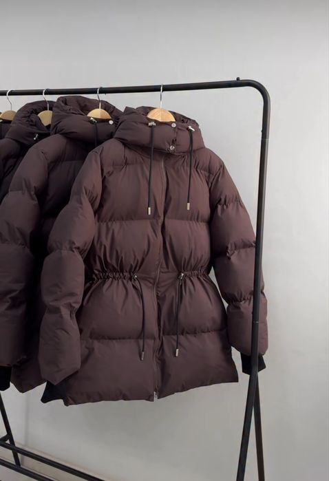 Пуховик в шоколадному кольорі новий