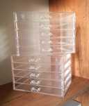 Organizery akrylowe z szufladkami