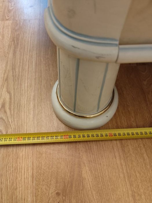 Двоспальне ліжко і 2 приліжкові тумби