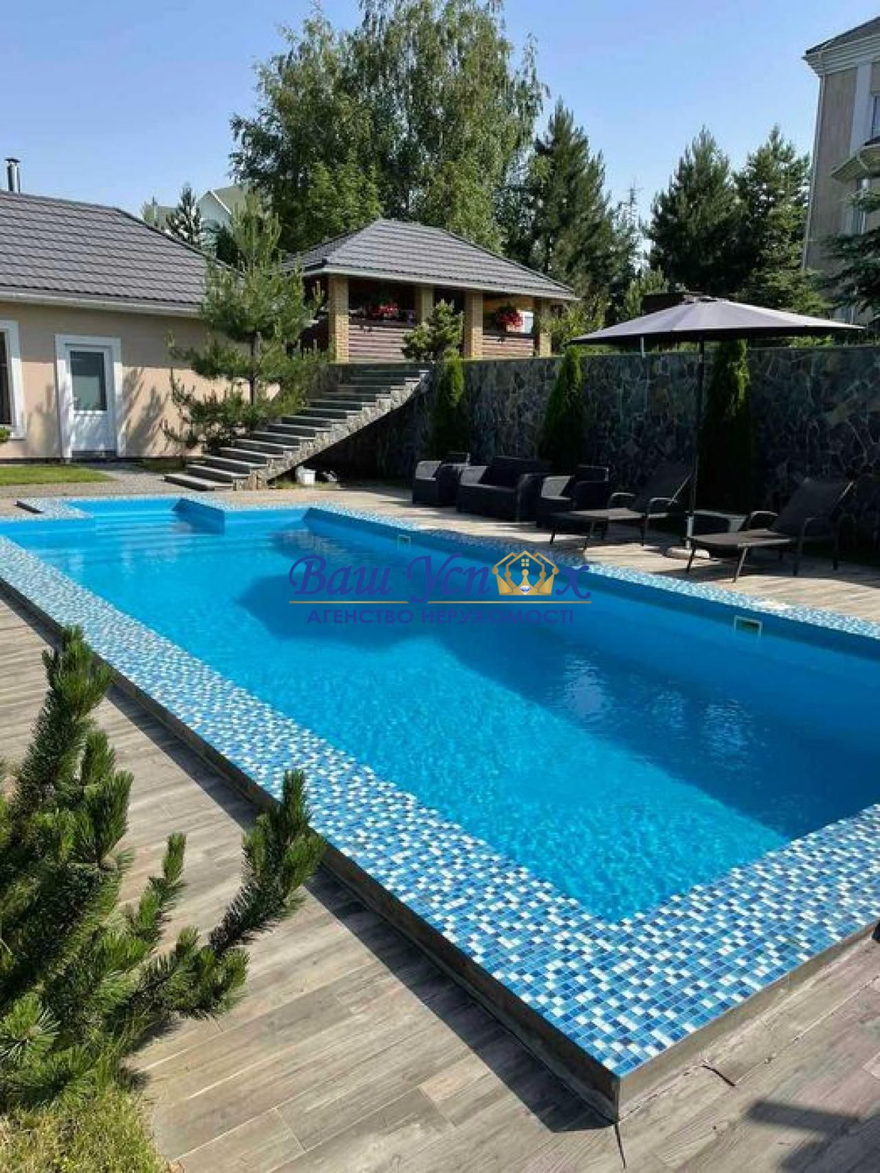 Продажа дома с ремонтом и бассейном, село Лесники.