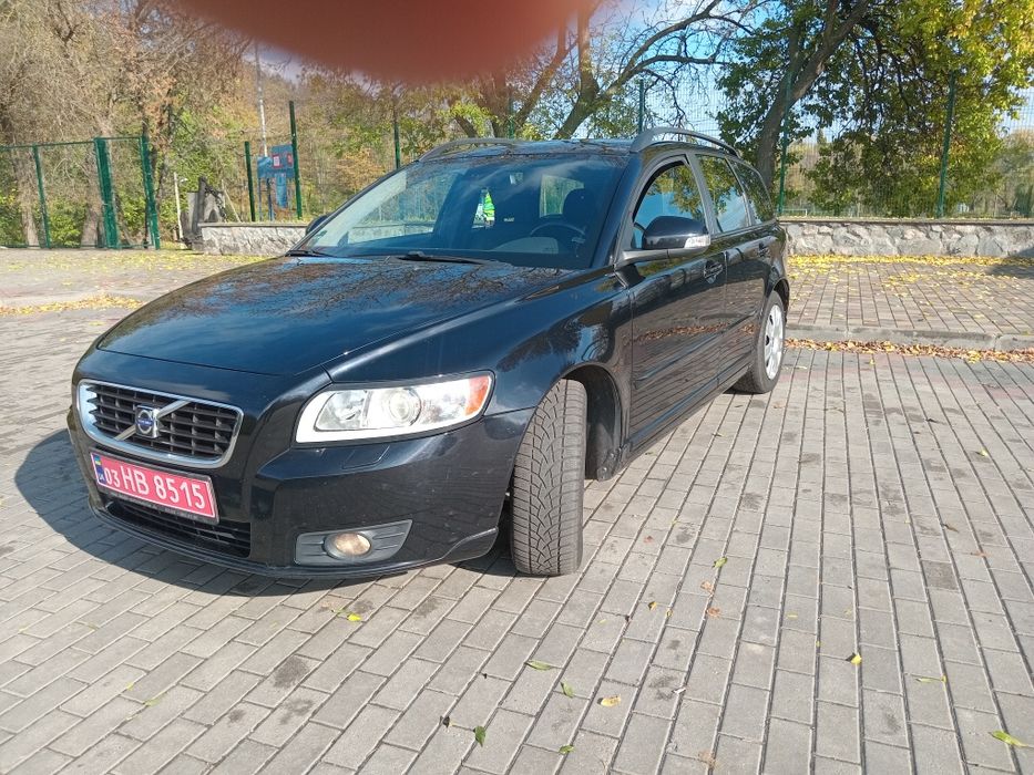 VOLVO V50.        .