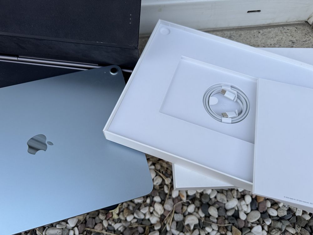 iPad Air 13 cali (M2) + Magic Keyboard
